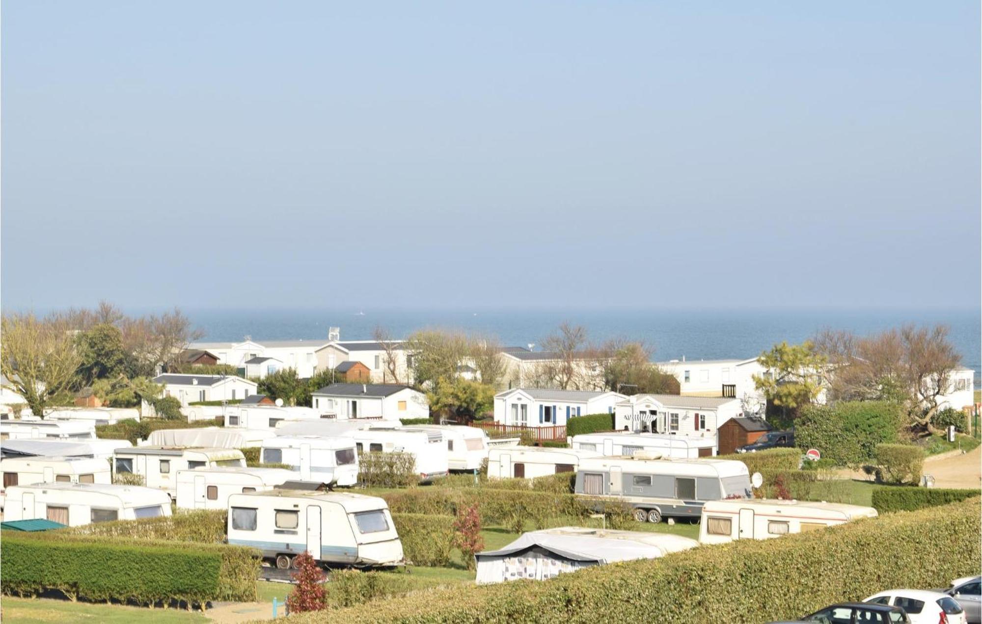 1 Bedroom Nice Apartment In Grandcamp Maisy Εξωτερικό φωτογραφία