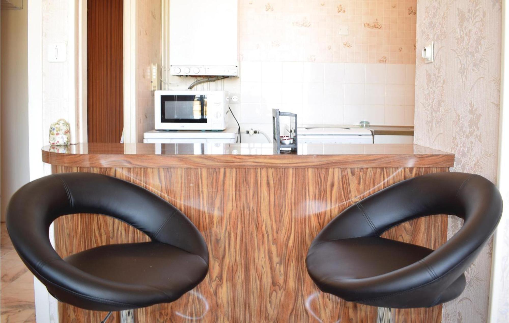 1 Bedroom Nice Apartment In Grandcamp Maisy Εξωτερικό φωτογραφία