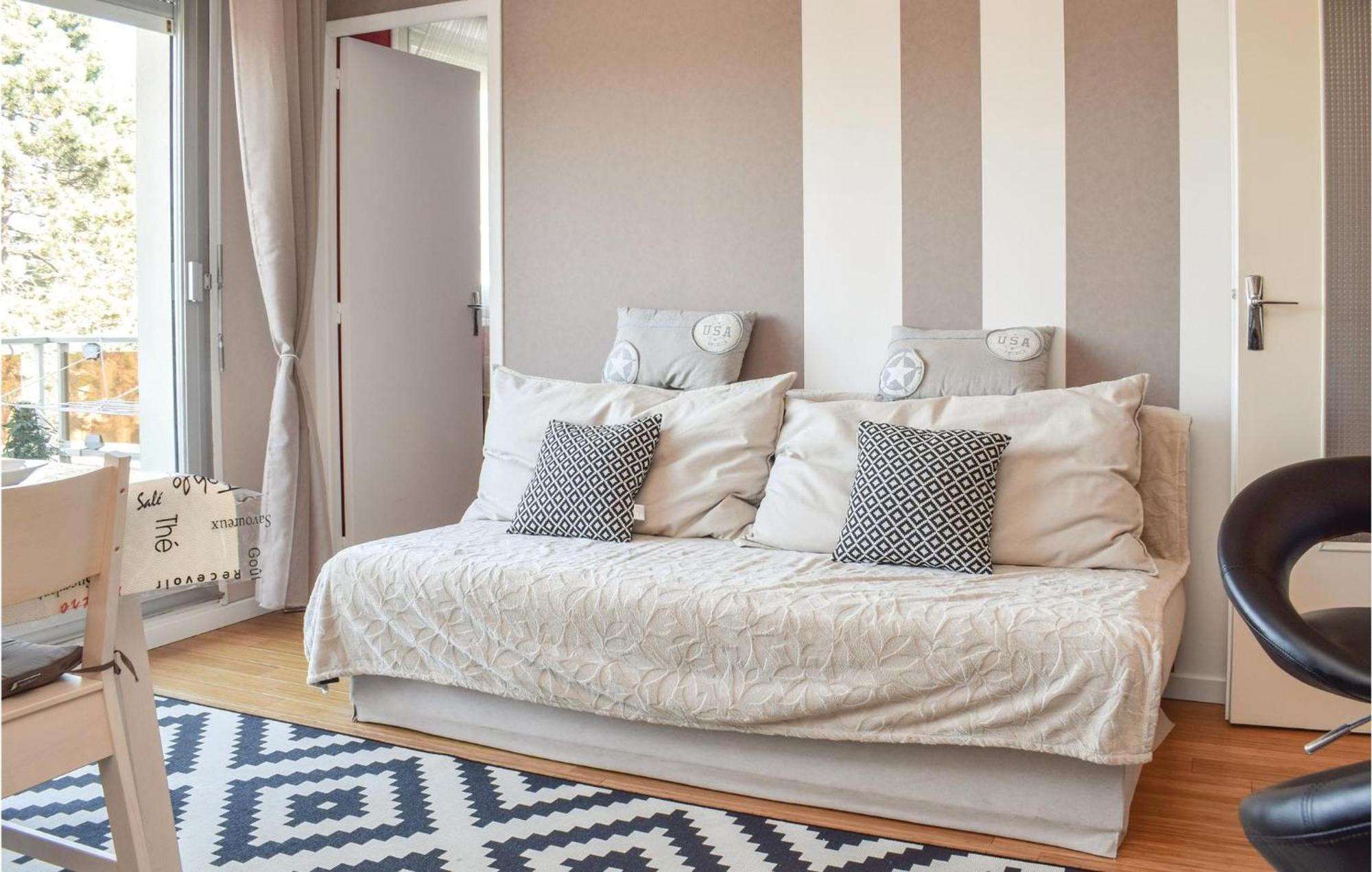 1 Bedroom Nice Apartment In Grandcamp Maisy Εξωτερικό φωτογραφία