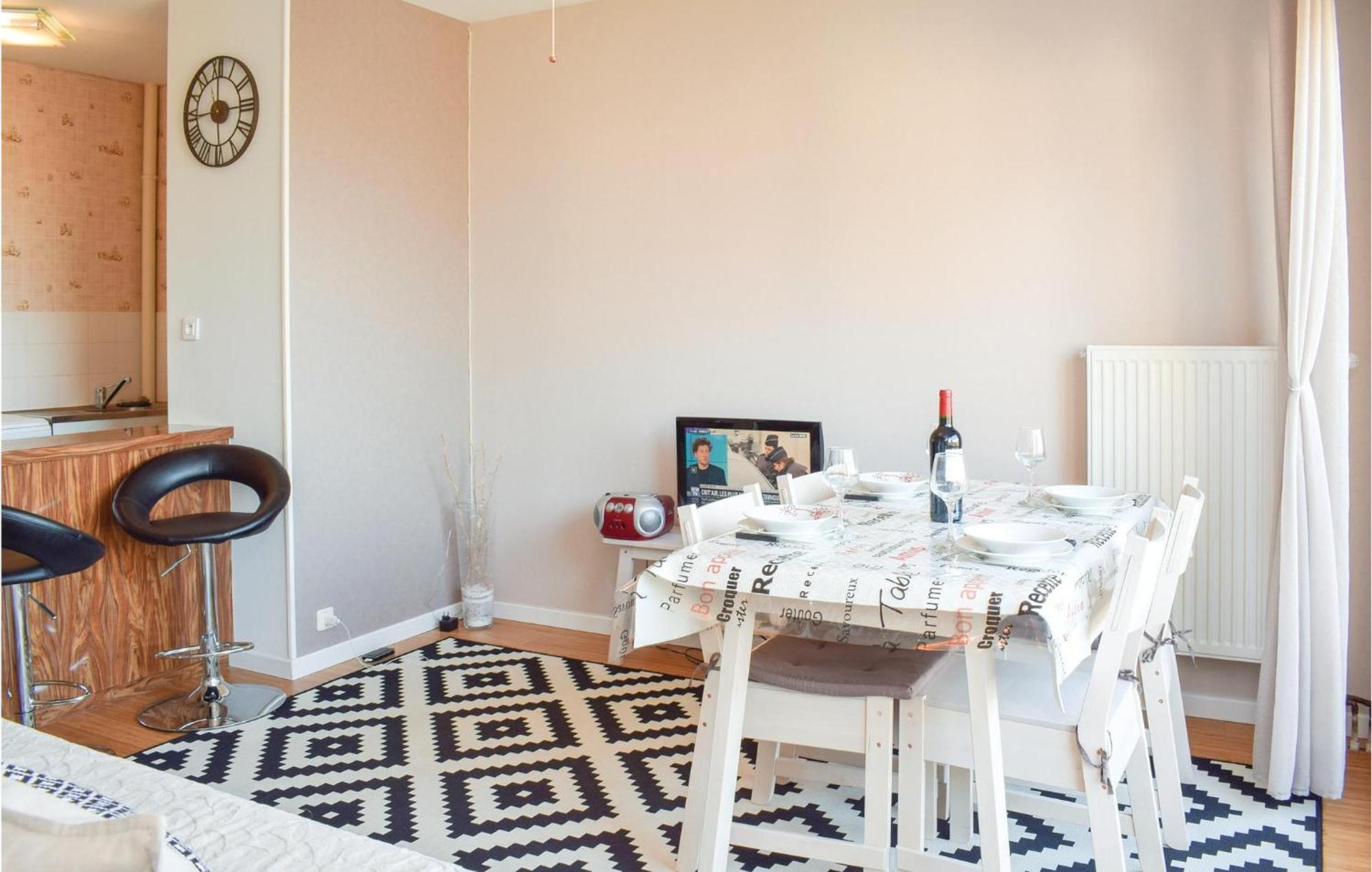 1 Bedroom Nice Apartment In Grandcamp Maisy Εξωτερικό φωτογραφία